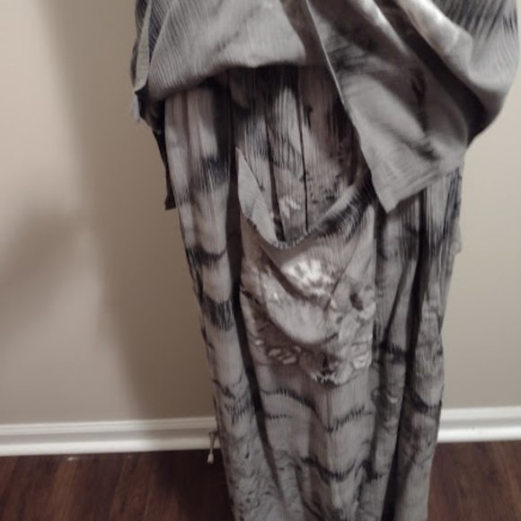 Las Manos, 2pc Romper Set, Gray & Black Print, Top Size-M/L & Pants Size-S/M - Picture 5 of 7